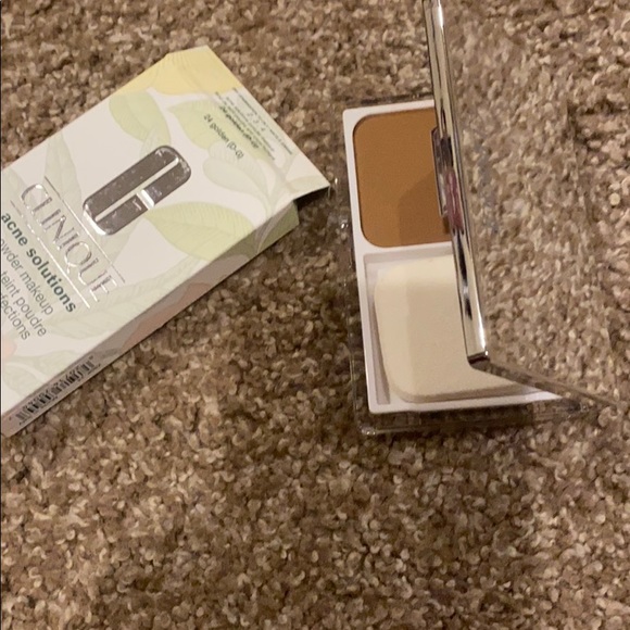 Clinique powder makeup compact NEW 24 golden - Picture 6 of 8